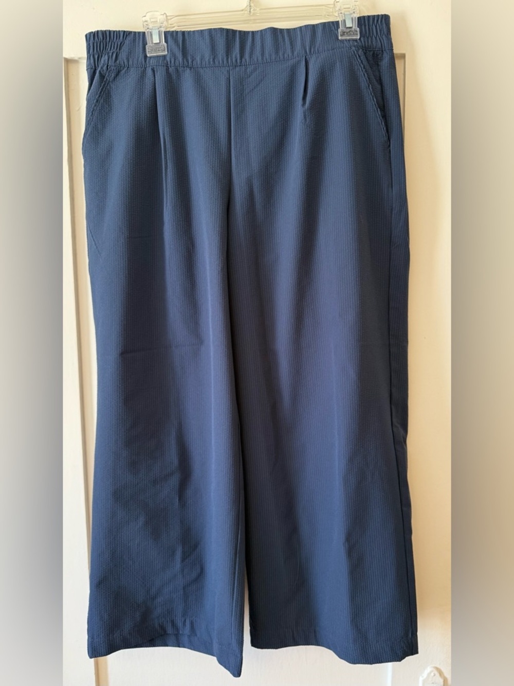 Women’s Light Navy Wide-Leg Pull-On Pants. Size Large.